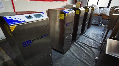 打磨拋光集塵器價(jià)格和粉塵凈化器價(jià)錢,價(jià)格差多少,執(zhí)信環(huán)保來(lái)解答！